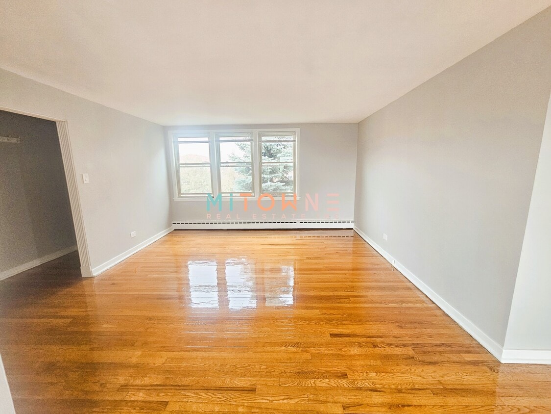 2400 W Farragut Ave Unit 3A, Chicago, IL 60625 Condo for Rent in Chicago, IL