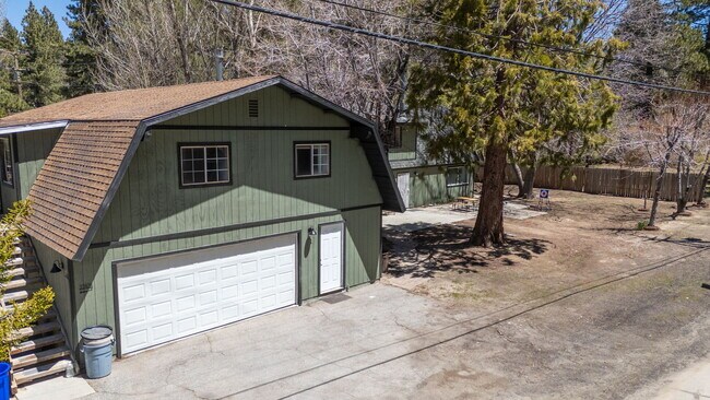 Foto del edificio - 33428 Green Valley Lake Rd