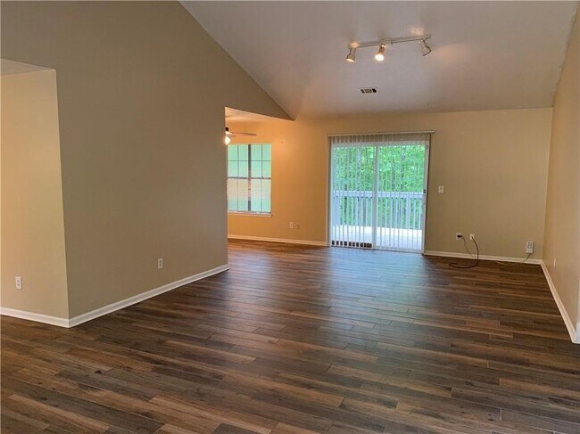 Building Photo - 3913 McGill Dr