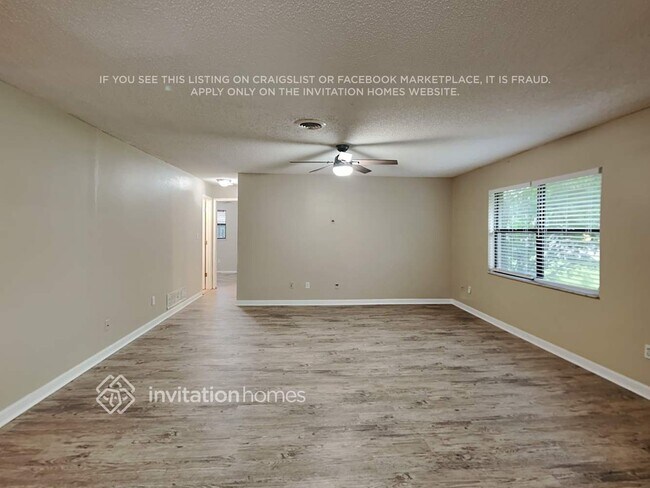Building Photo - 5206 Tangerine Ave