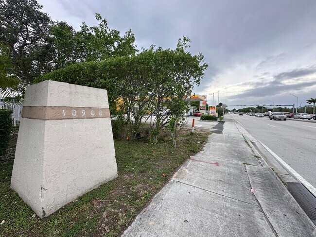 Foto del edificio - 10900 SW 104th St