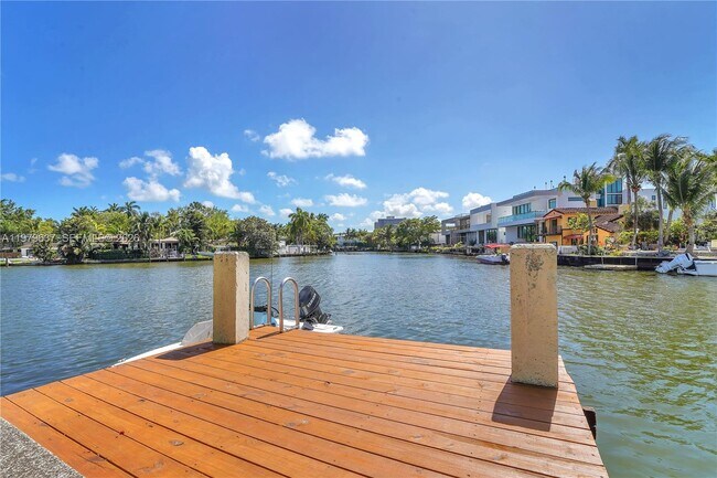 Foto del edificio - 860 NE 78th St