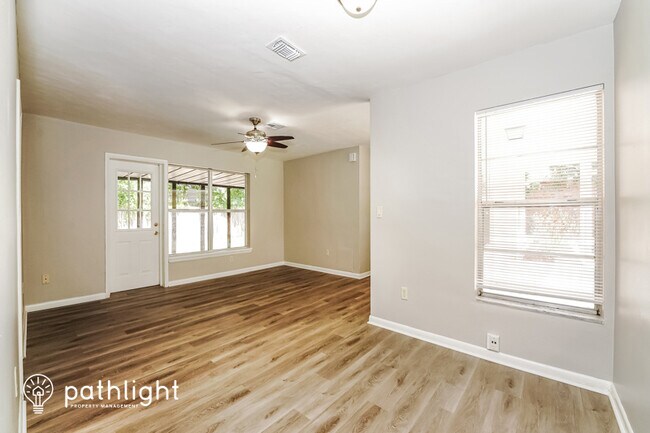 Building Photo - 1332 W Hartley Circle