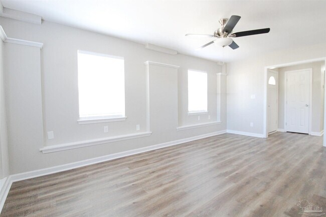 Building Photo - 2441 Kelso Rd