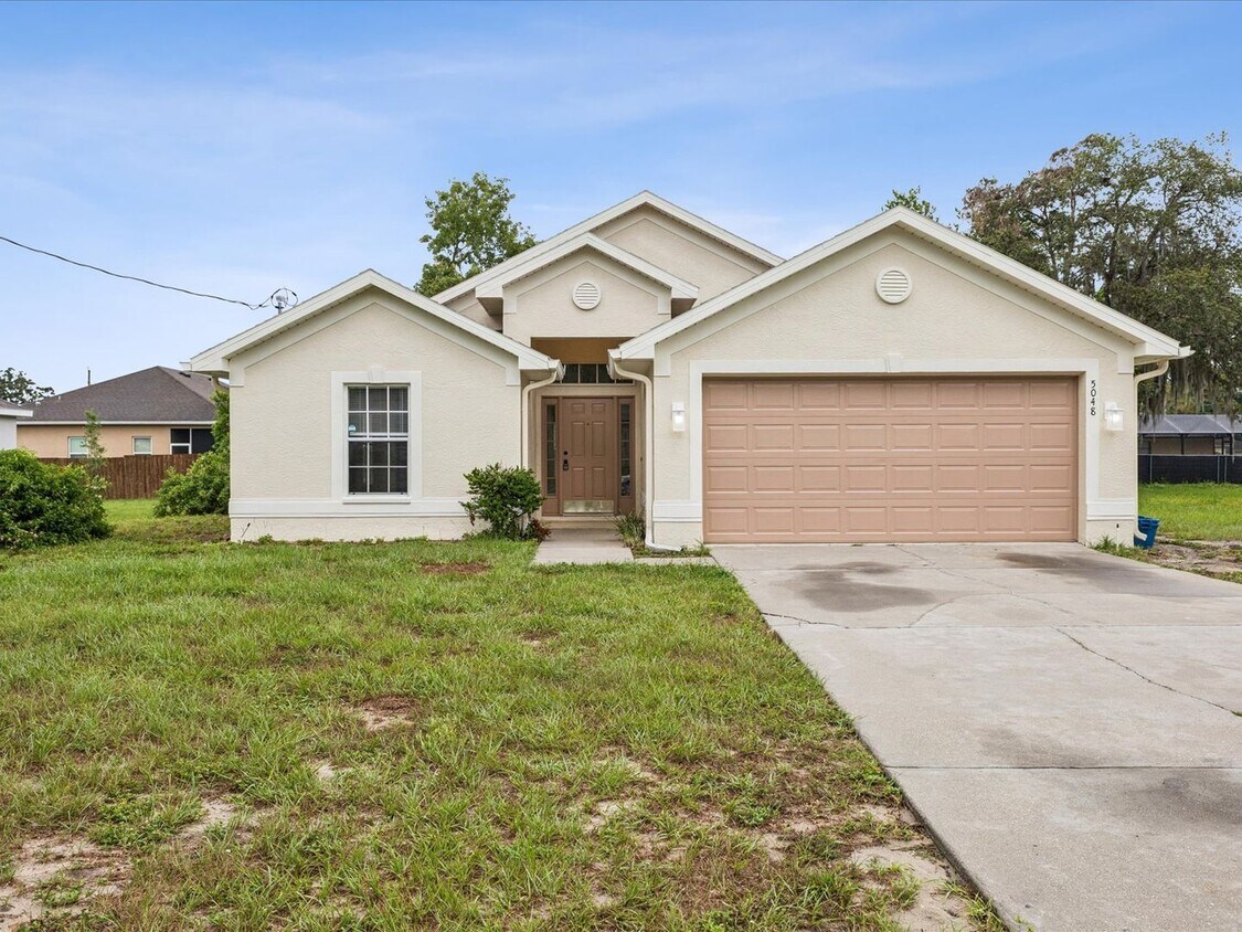 Foto principal - Don't Miss This Move-in Ready 4/2/2