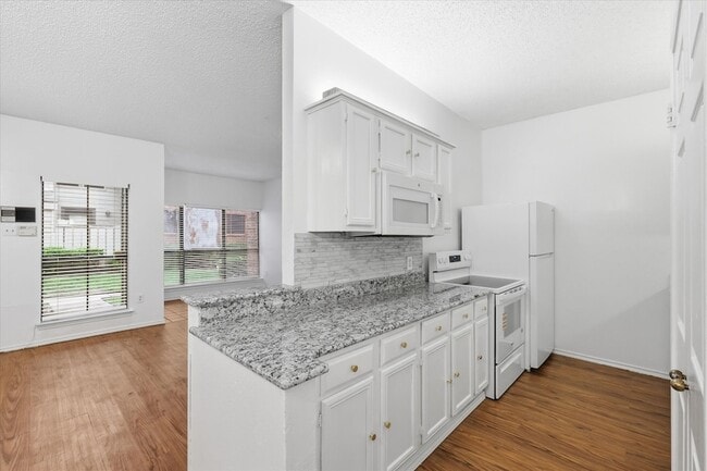 Photo - 9600 Royal Ln Apartment