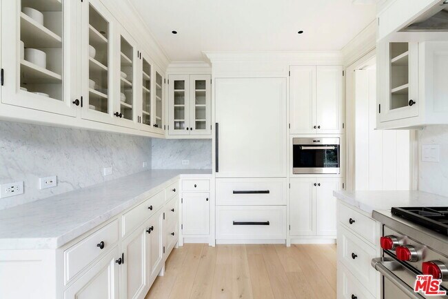 Foto del edificio - 9563 Charleville Blvd