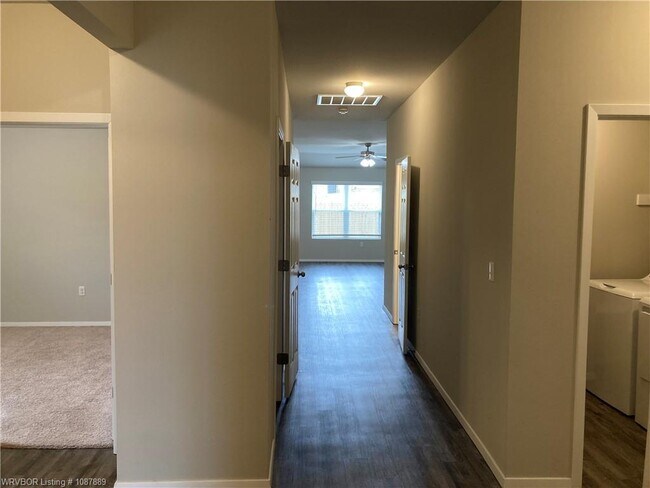 Foto del edificio - 8004 Dogwood Dr