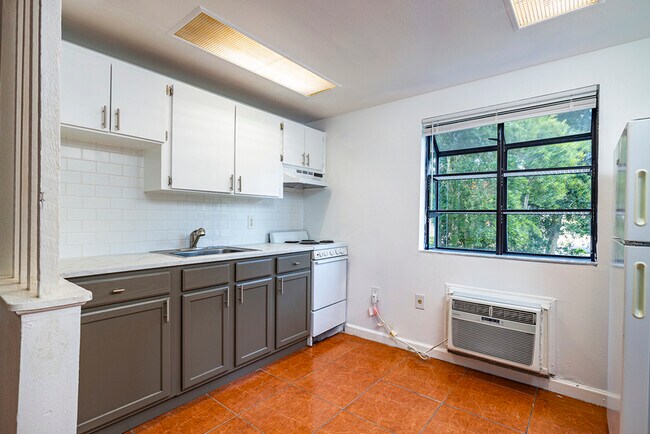 Foto del edificio - 2166 Bradford St