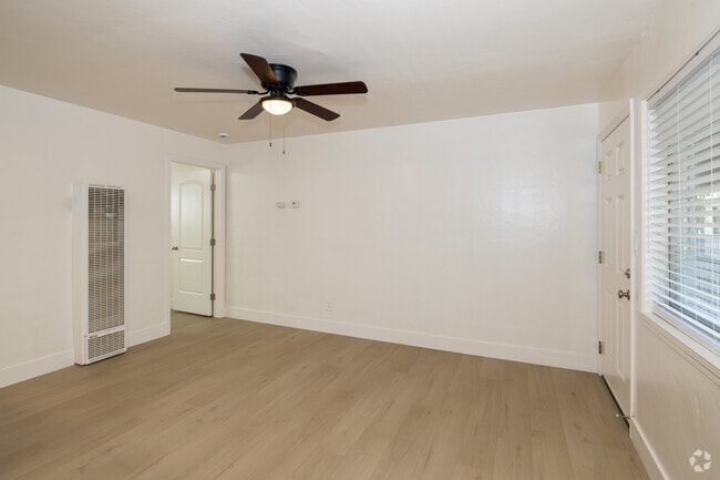 1 habitación, 1 baño - 455 pies cuadrados - Sala de estar - Solana