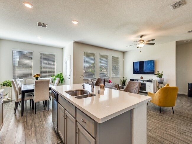 Foto del edificio - 302 Pepperbark Ave