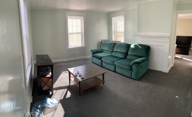 Family Room - 191 Hempstead St
