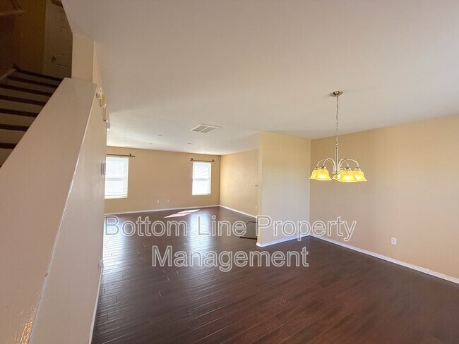 Foto del edificio - 8125 Rosberg Ln