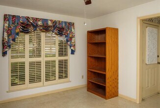 Building Photo - 9231 Kostelnik St