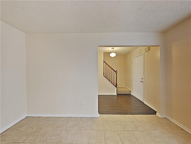Building Photo - 410 Rill Crest Ct