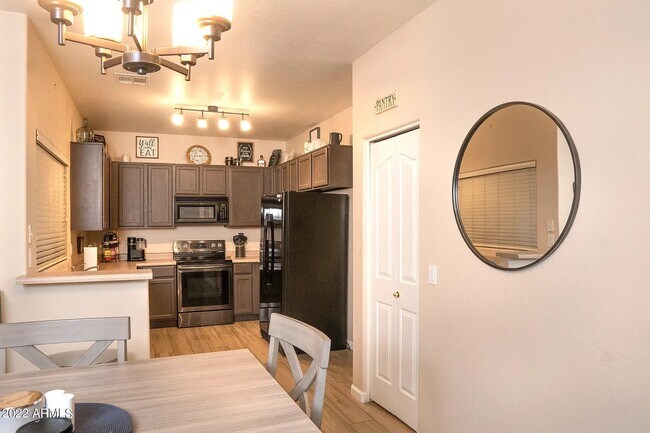 Foto del edificio - 1015 S Val Vista Dr