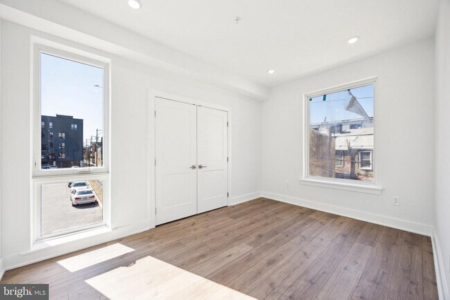 Building Photo - 1350 N Front St