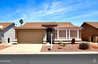 Building Photo - 1702 E Palm Beach Dr