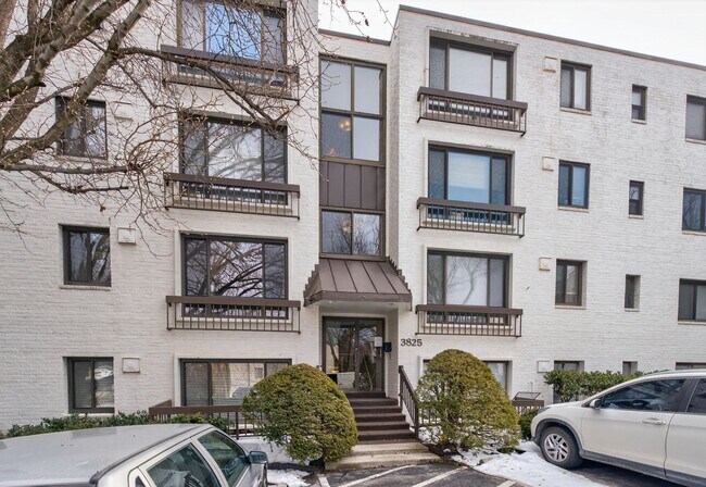Foto del edificio - Professionally Managed, 2 Bedroom Corner Unit // Glover Park // Parking Included