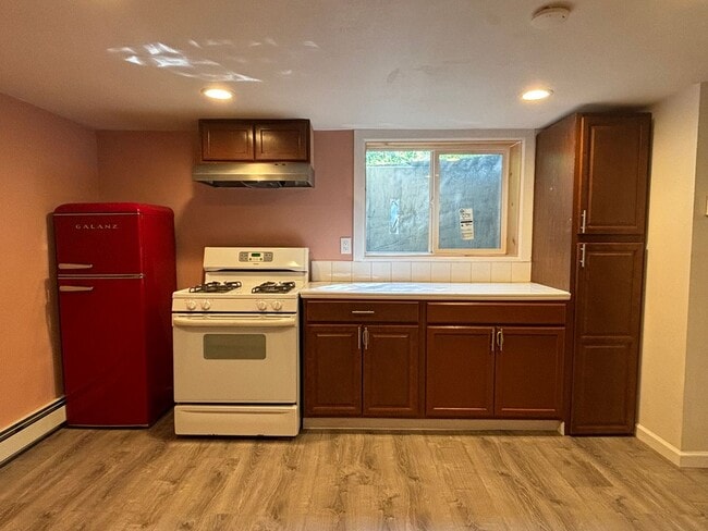 Building Photo - Basesment unit / All utilities included