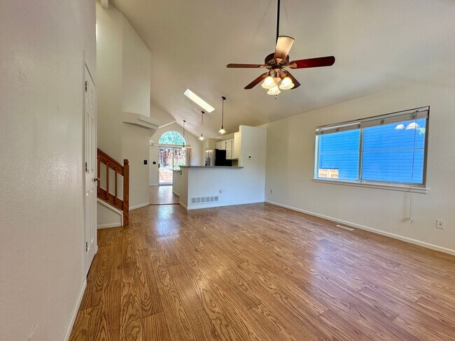 Building Photo - Cheery 3 bedroom 2 Bath Home! Available to...