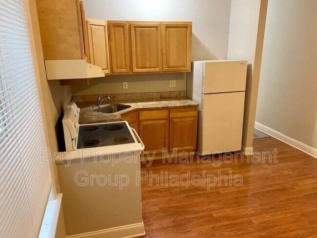 Building Photo - 4439 Chestnut St