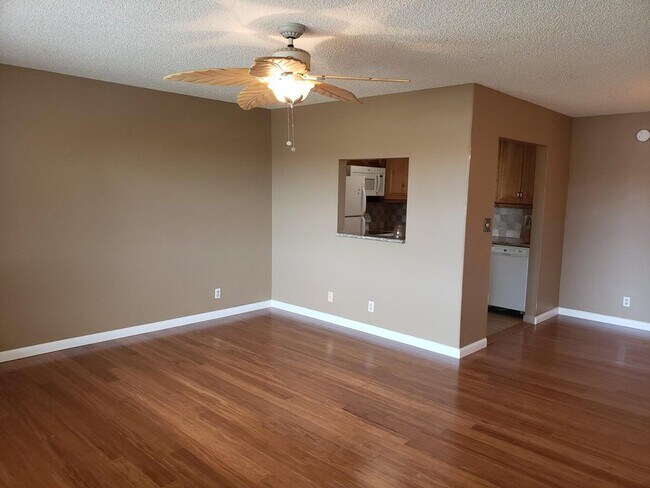 Foto del edificio - 700 Village Green Ct