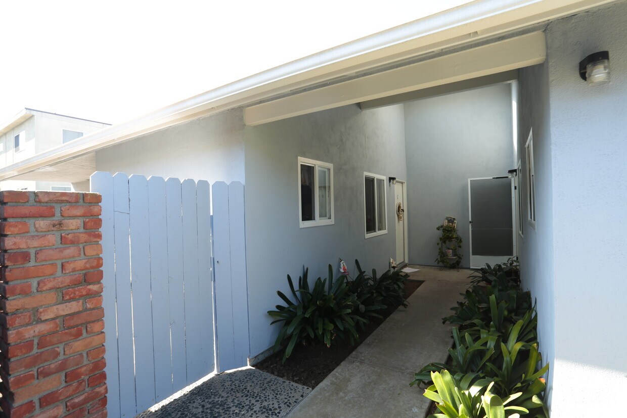 Building Photo - 716 Owen Ave