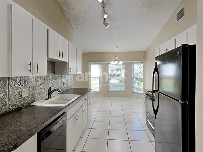 Building Photo - 2862 Hickory Ridge Dr
