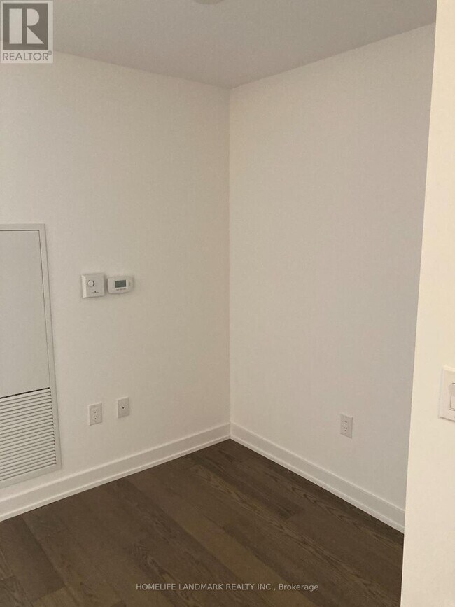 Photo du bâtiment - 11 Wellesley St W