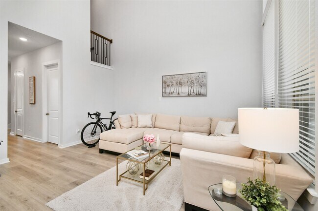 Building Photo - 527 Cypress Vly Ave