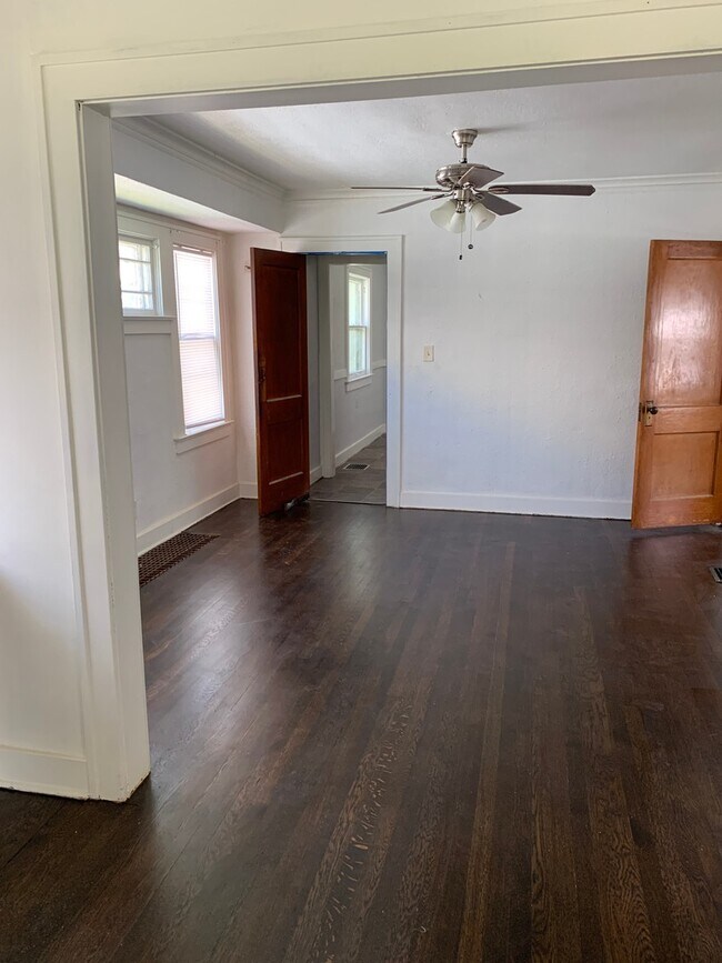 Building Photo - Beautiful 3 Bedroom Home