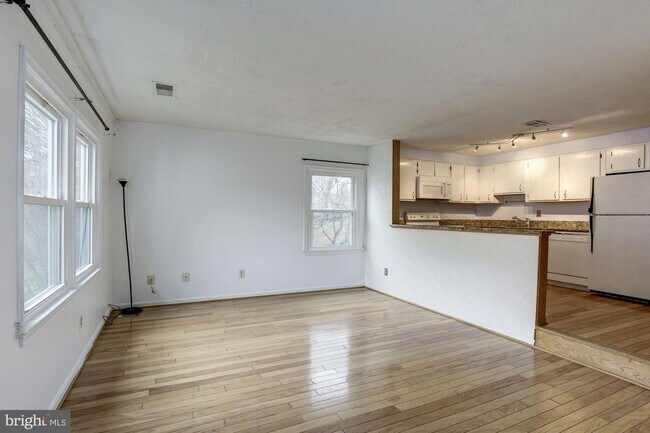 Building Photo - 156-B N Bedford St