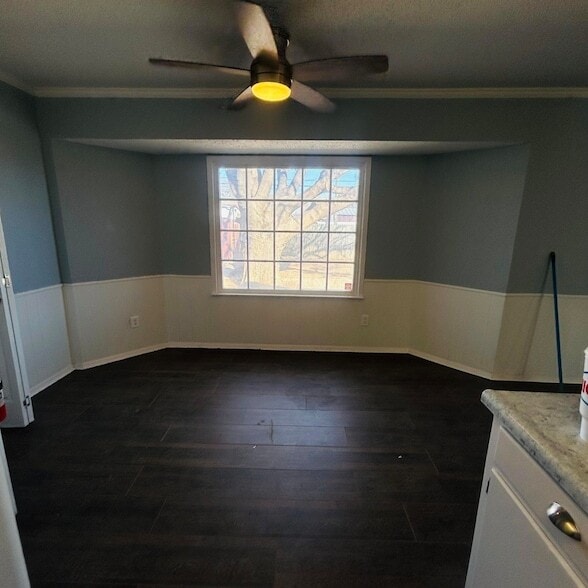 Building Photo - 1918 71st St