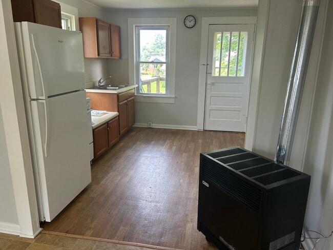Building Photo - 2 Bedroom / 1 Bath Garage Apt Kingsport, TN