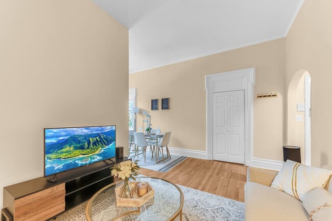 Building Photo - 45 Monroe Pl