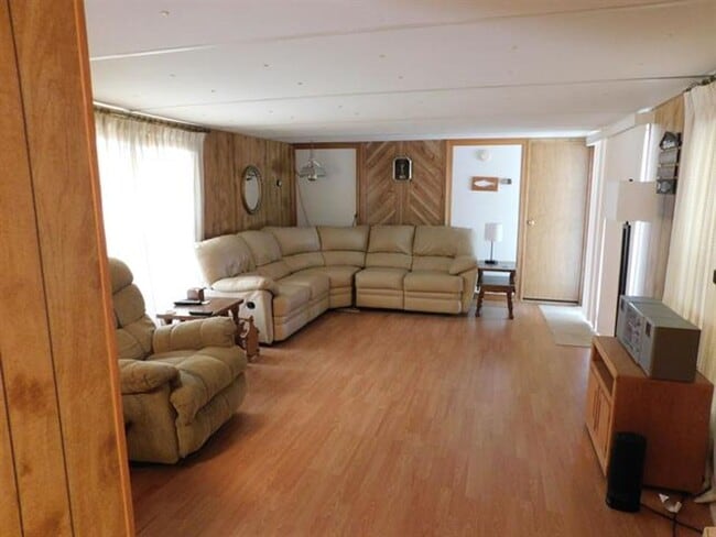 Foto del edificio - 3bedroom 2 bath with acreage