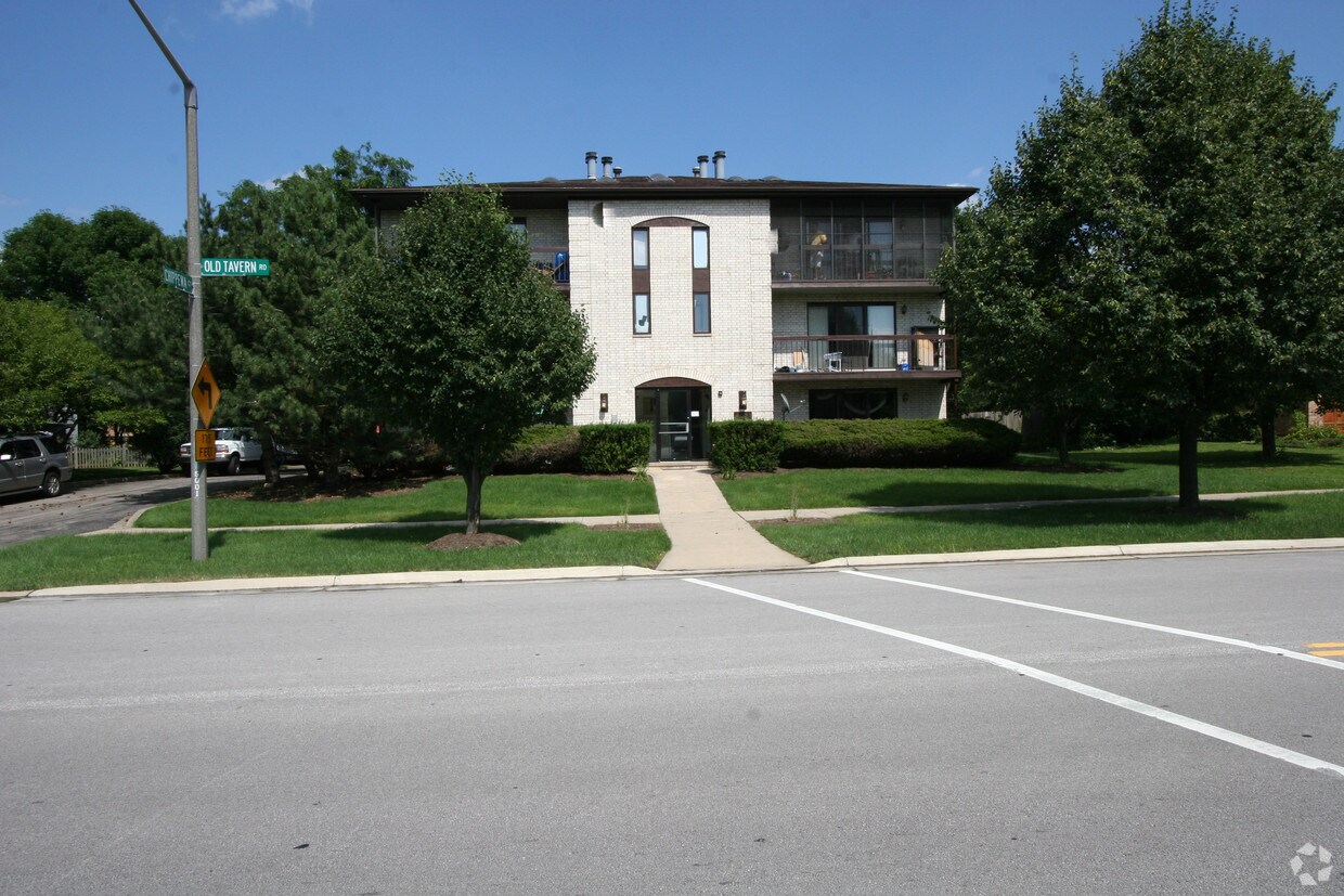 4631 Old Tavern Rd, Lisle, IL 60532 Apartments in Lisle, IL