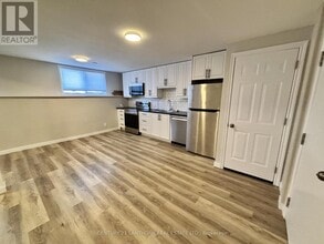 Building Photo - 3 1 Ave