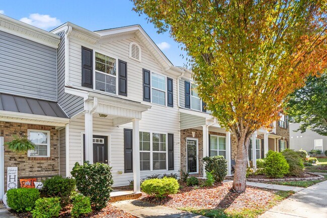 Foto del edificio - **Charming 2/2.5 Burlington Townhome**
