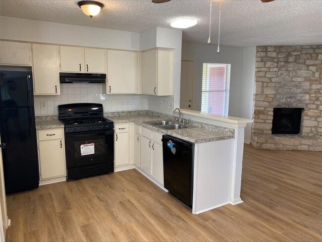 Building Photo - 2200 Leah Cove