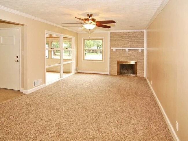 Building Photo - 10118 Holaday Dr