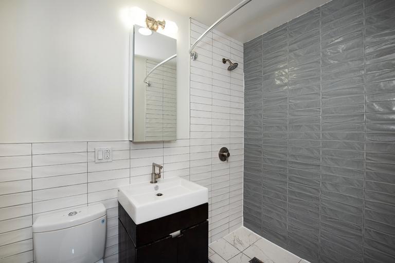 Foto del edificio - 240 E 45th St