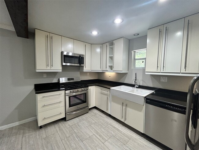 Building Photo - 219 Marshall St