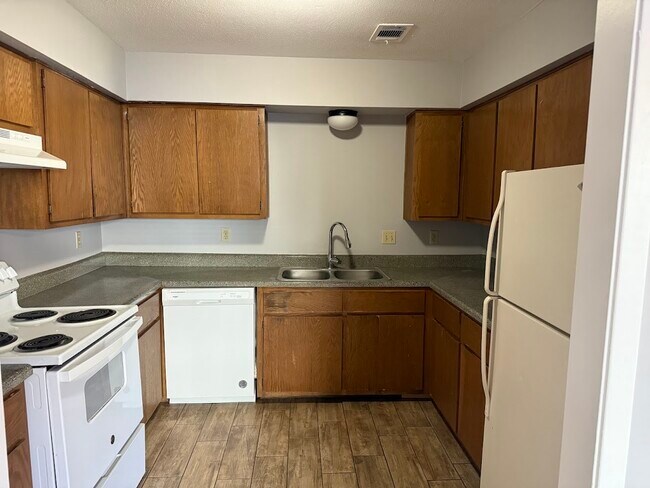 Building Photo - 2819 Longmire Dr