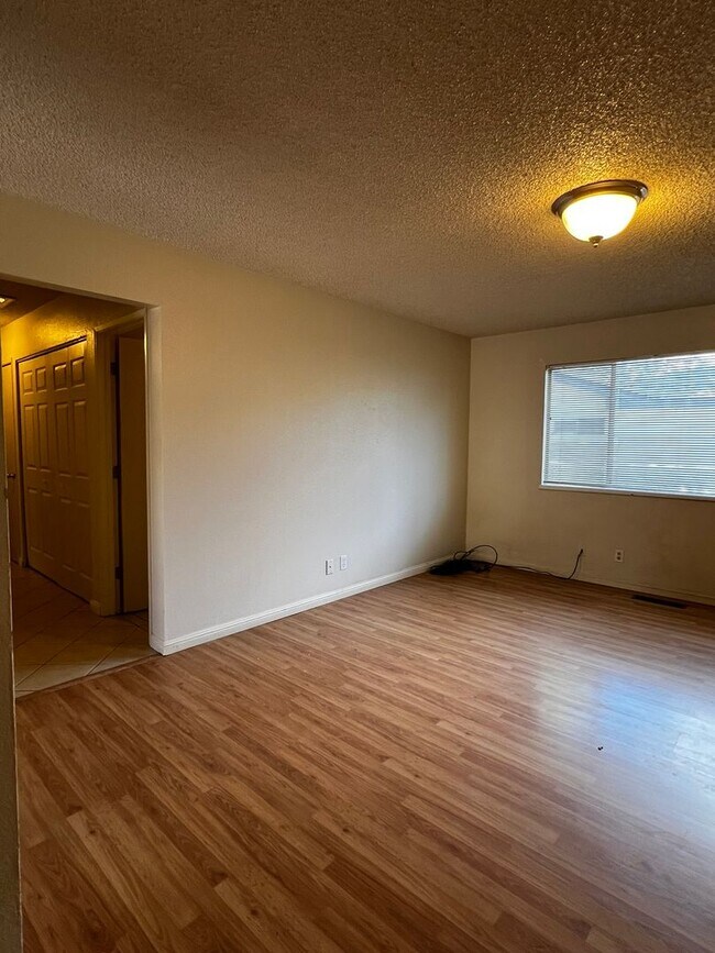 Foto del edificio - 2950 Harding Cir