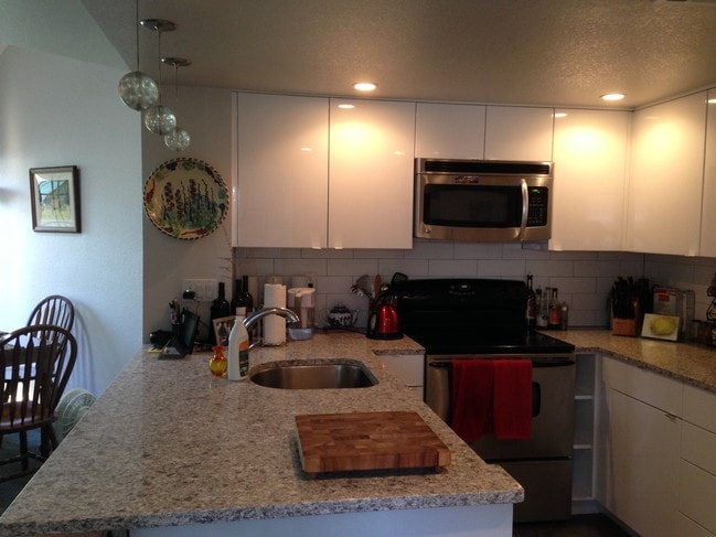 Kitchen - 5910 Gunbarrel Ave