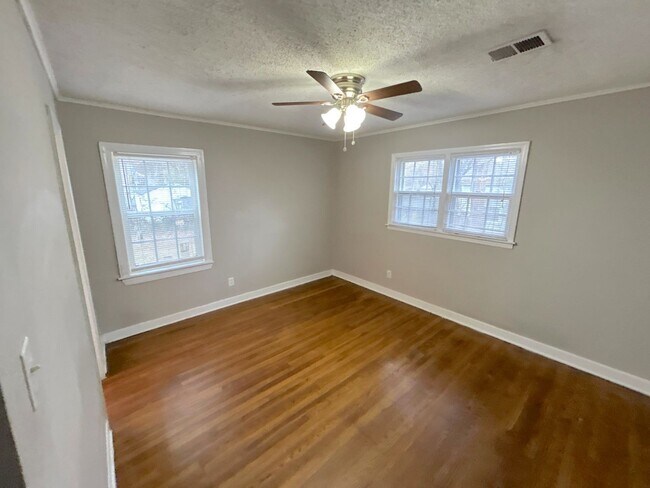 Foto del edificio - 1111 Robin Hood Ln