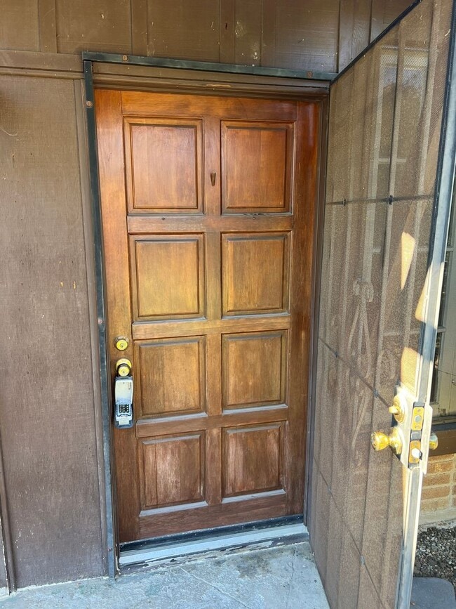 Building Photo - Charming back Studio