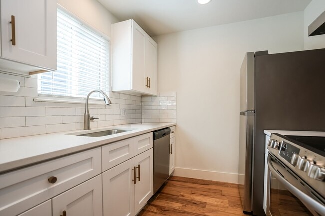 Building Photo - 810 Banister Ln